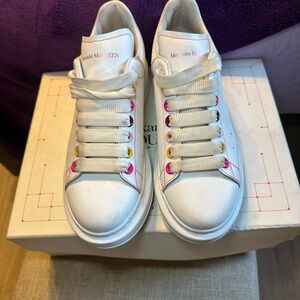 Alexander McQueen Women's Sneakers in White and Pink